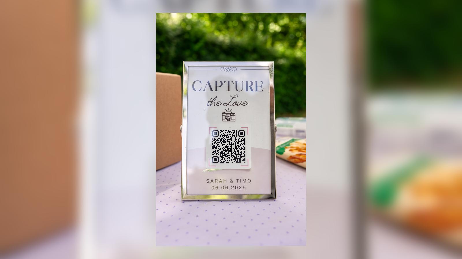 QR-Code Tischaufsteller zum Hochzeitsfotos per QR-Code sammeln